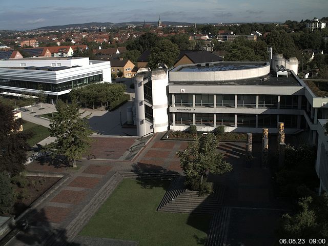 Foto der Webcam: Verwaltungsgebäude, Innenhof mit Audimax, Hörsaal-Gebäude 1