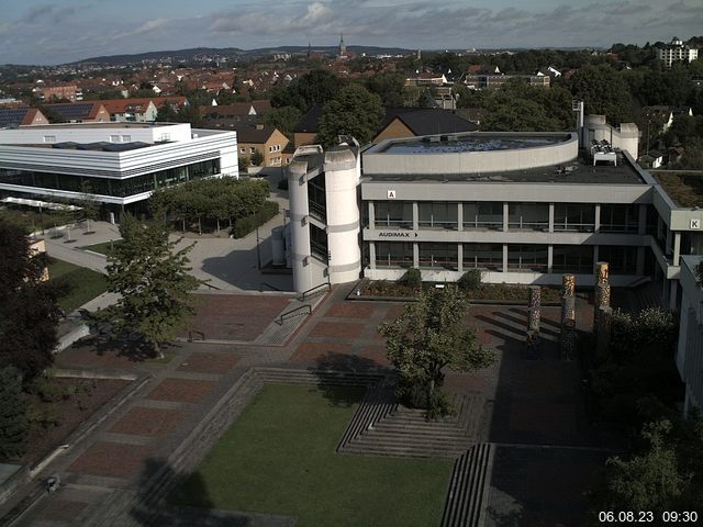 Foto der Webcam: Verwaltungsgebäude, Innenhof mit Audimax, Hörsaal-Gebäude 1