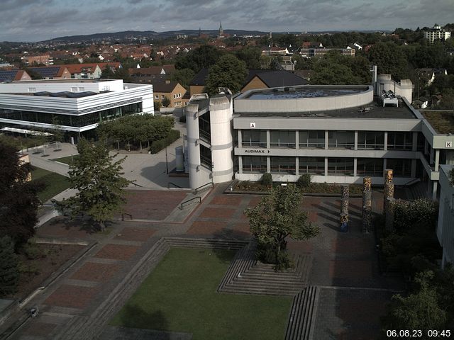 Foto der Webcam: Verwaltungsgebäude, Innenhof mit Audimax, Hörsaal-Gebäude 1