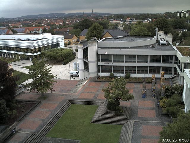 Foto der Webcam: Verwaltungsgebäude, Innenhof mit Audimax, Hörsaal-Gebäude 1