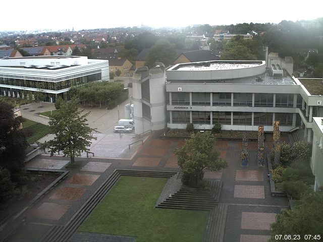 Foto der Webcam: Verwaltungsgebäude, Innenhof mit Audimax, Hörsaal-Gebäude 1