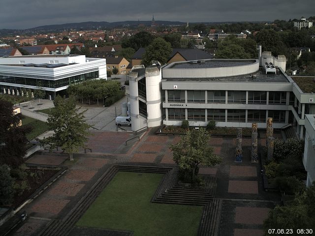 Foto der Webcam: Verwaltungsgebäude, Innenhof mit Audimax, Hörsaal-Gebäude 1