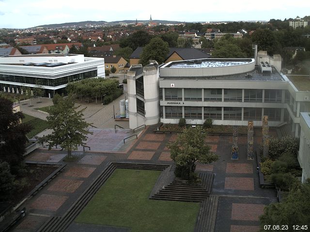 Foto der Webcam: Verwaltungsgebäude, Innenhof mit Audimax, Hörsaal-Gebäude 1