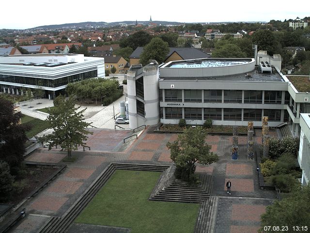 Foto der Webcam: Verwaltungsgebäude, Innenhof mit Audimax, Hörsaal-Gebäude 1