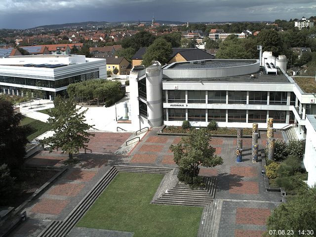 Foto der Webcam: Verwaltungsgebäude, Innenhof mit Audimax, Hörsaal-Gebäude 1