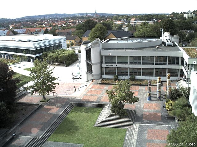 Foto der Webcam: Verwaltungsgebäude, Innenhof mit Audimax, Hörsaal-Gebäude 1