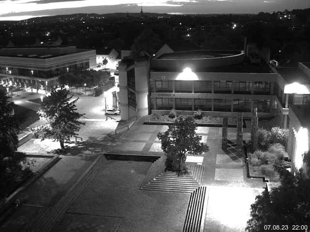 Foto der Webcam: Verwaltungsgebäude, Innenhof mit Audimax, Hörsaal-Gebäude 1