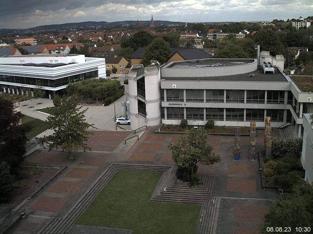 Foto der Webcam: Verwaltungsgebäude, Innenhof mit Audimax, Hörsaal-Gebäude 1