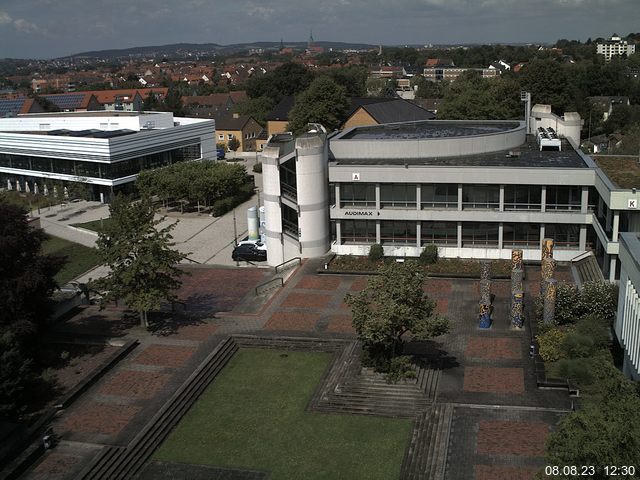 Foto der Webcam: Verwaltungsgebäude, Innenhof mit Audimax, Hörsaal-Gebäude 1