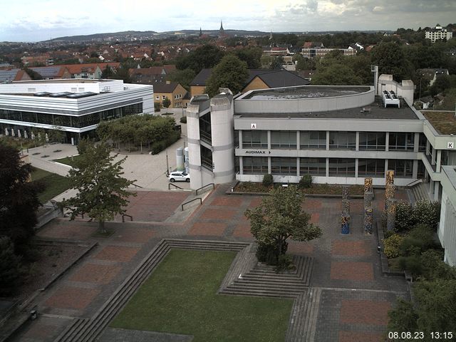 Foto der Webcam: Verwaltungsgebäude, Innenhof mit Audimax, Hörsaal-Gebäude 1