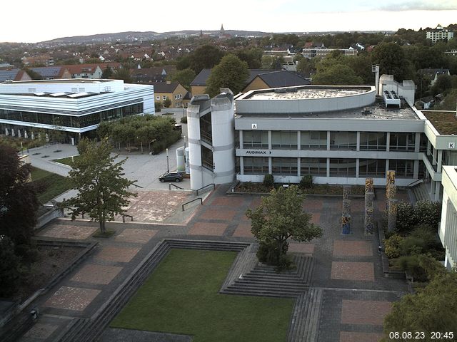 Foto der Webcam: Verwaltungsgebäude, Innenhof mit Audimax, Hörsaal-Gebäude 1