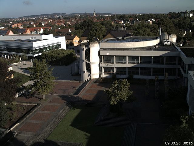 Foto der Webcam: Verwaltungsgebäude, Innenhof mit Audimax, Hörsaal-Gebäude 1