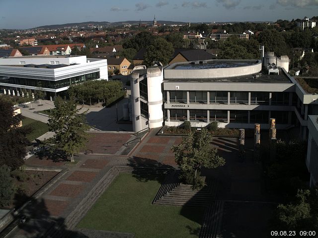 Foto der Webcam: Verwaltungsgebäude, Innenhof mit Audimax, Hörsaal-Gebäude 1