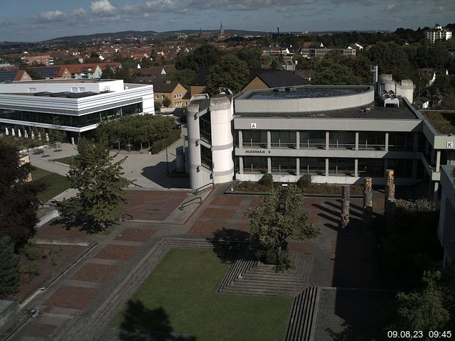 Foto der Webcam: Verwaltungsgebäude, Innenhof mit Audimax, Hörsaal-Gebäude 1