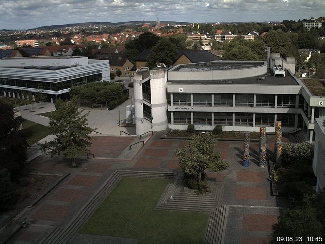 Foto der Webcam: Verwaltungsgebäude, Innenhof mit Audimax, Hörsaal-Gebäude 1