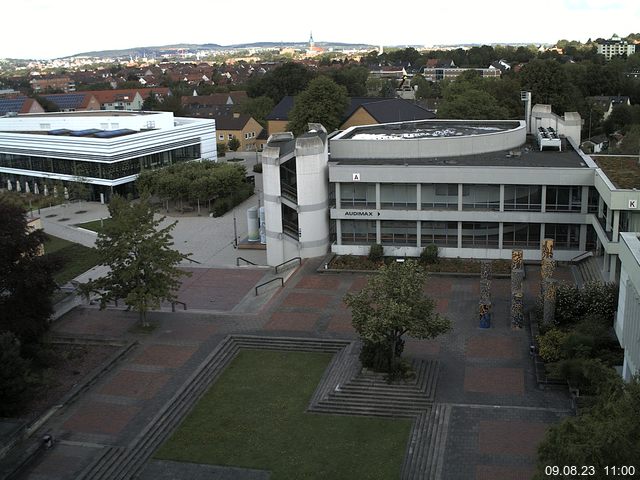 Foto der Webcam: Verwaltungsgebäude, Innenhof mit Audimax, Hörsaal-Gebäude 1