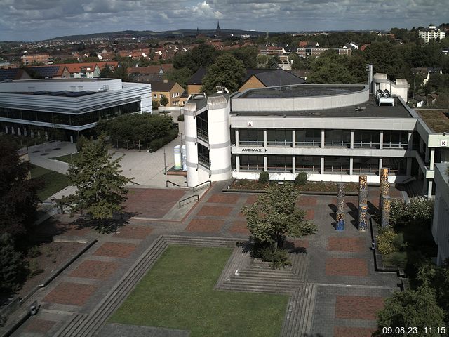 Foto der Webcam: Verwaltungsgebäude, Innenhof mit Audimax, Hörsaal-Gebäude 1