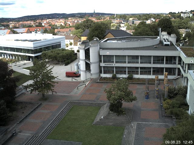 Foto der Webcam: Verwaltungsgebäude, Innenhof mit Audimax, Hörsaal-Gebäude 1