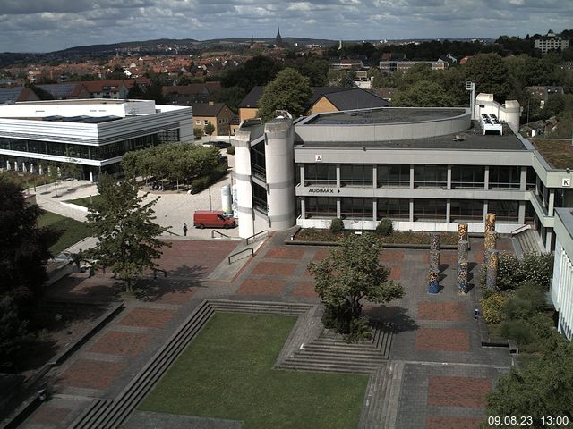 Foto der Webcam: Verwaltungsgebäude, Innenhof mit Audimax, Hörsaal-Gebäude 1