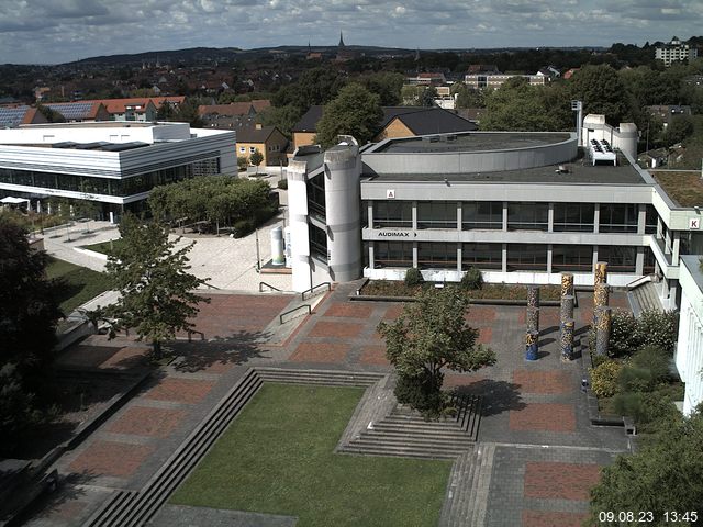 Foto der Webcam: Verwaltungsgebäude, Innenhof mit Audimax, Hörsaal-Gebäude 1