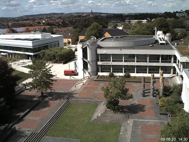 Foto der Webcam: Verwaltungsgebäude, Innenhof mit Audimax, Hörsaal-Gebäude 1