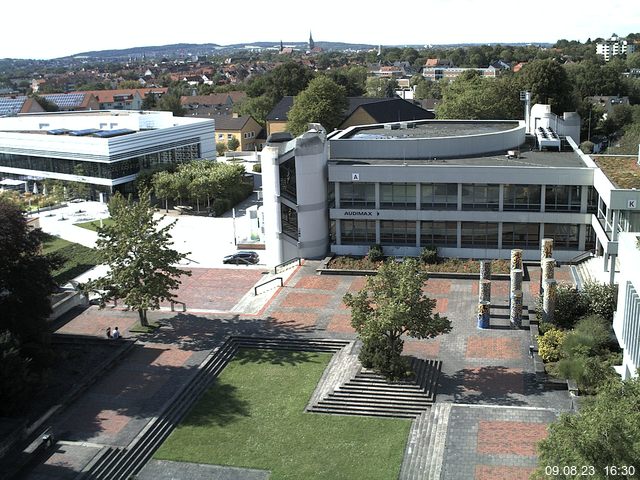 Foto der Webcam: Verwaltungsgebäude, Innenhof mit Audimax, Hörsaal-Gebäude 1