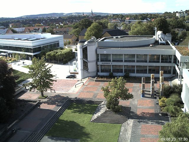 Foto der Webcam: Verwaltungsgebäude, Innenhof mit Audimax, Hörsaal-Gebäude 1