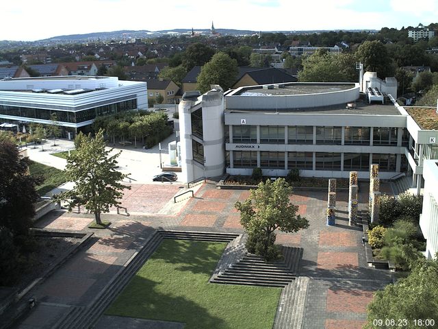 Foto der Webcam: Verwaltungsgebäude, Innenhof mit Audimax, Hörsaal-Gebäude 1