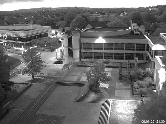 Foto der Webcam: Verwaltungsgebäude, Innenhof mit Audimax, Hörsaal-Gebäude 1