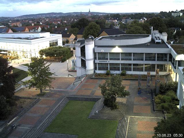 Foto der Webcam: Verwaltungsgebäude, Innenhof mit Audimax, Hörsaal-Gebäude 1