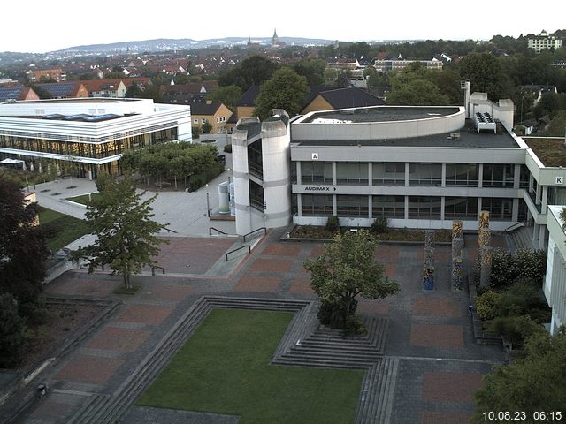 Foto der Webcam: Verwaltungsgebäude, Innenhof mit Audimax, Hörsaal-Gebäude 1