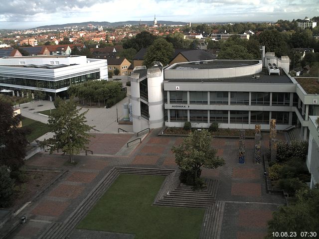 Foto der Webcam: Verwaltungsgebäude, Innenhof mit Audimax, Hörsaal-Gebäude 1