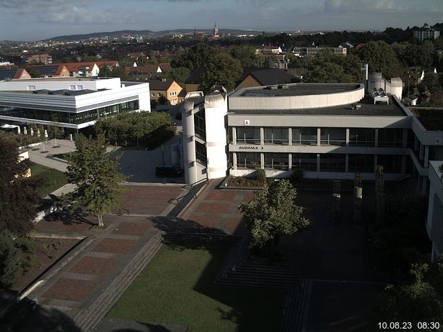 Foto der Webcam: Verwaltungsgebäude, Innenhof mit Audimax, Hörsaal-Gebäude 1