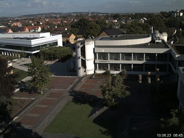 Foto der Webcam: Verwaltungsgebäude, Innenhof mit Audimax, Hörsaal-Gebäude 1