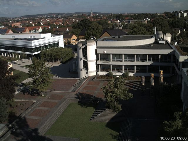 Foto der Webcam: Verwaltungsgebäude, Innenhof mit Audimax, Hörsaal-Gebäude 1