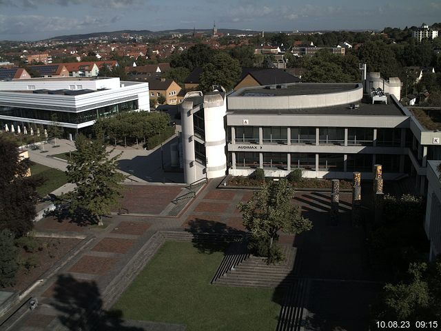 Foto der Webcam: Verwaltungsgebäude, Innenhof mit Audimax, Hörsaal-Gebäude 1