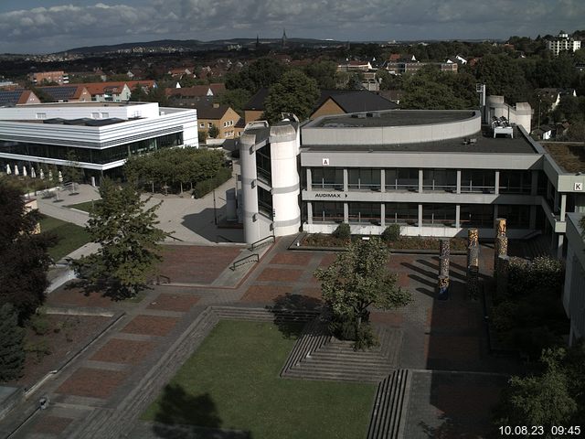 Foto der Webcam: Verwaltungsgebäude, Innenhof mit Audimax, Hörsaal-Gebäude 1