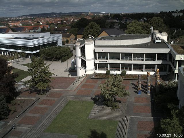 Foto der Webcam: Verwaltungsgebäude, Innenhof mit Audimax, Hörsaal-Gebäude 1