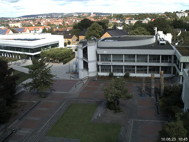 Foto der Webcam: Verwaltungsgebäude, Innenhof mit Audimax, Hörsaal-Gebäude 1