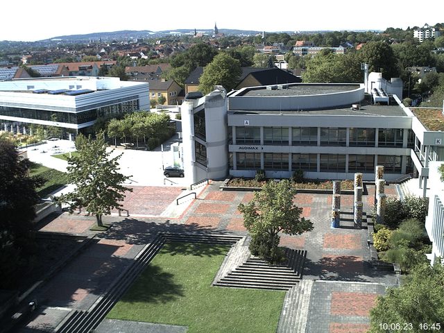 Foto der Webcam: Verwaltungsgebäude, Innenhof mit Audimax, Hörsaal-Gebäude 1