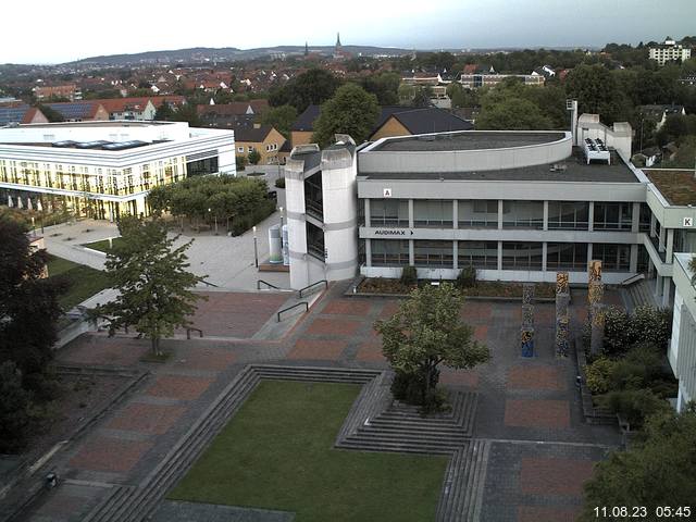 Foto der Webcam: Verwaltungsgebäude, Innenhof mit Audimax, Hörsaal-Gebäude 1