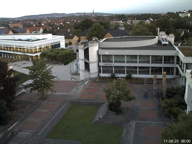 Foto der Webcam: Verwaltungsgebäude, Innenhof mit Audimax, Hörsaal-Gebäude 1