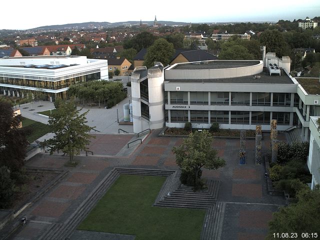 Foto der Webcam: Verwaltungsgebäude, Innenhof mit Audimax, Hörsaal-Gebäude 1