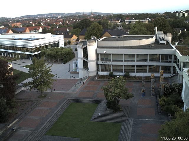 Foto der Webcam: Verwaltungsgebäude, Innenhof mit Audimax, Hörsaal-Gebäude 1