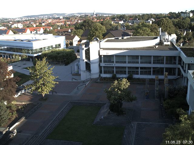 Foto der Webcam: Verwaltungsgebäude, Innenhof mit Audimax, Hörsaal-Gebäude 1