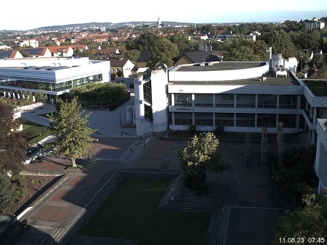 Foto der Webcam: Verwaltungsgebäude, Innenhof mit Audimax, Hörsaal-Gebäude 1