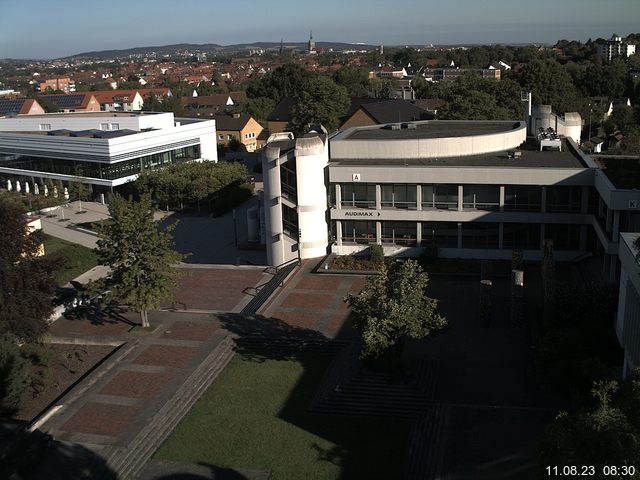 Foto der Webcam: Verwaltungsgebäude, Innenhof mit Audimax, Hörsaal-Gebäude 1