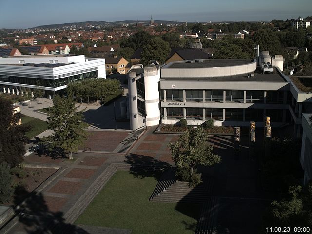 Foto der Webcam: Verwaltungsgebäude, Innenhof mit Audimax, Hörsaal-Gebäude 1