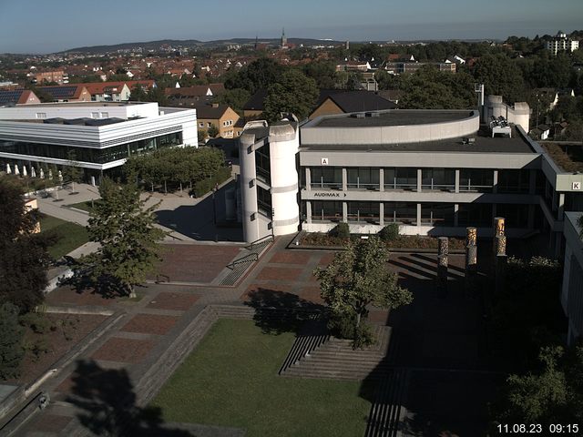 Foto der Webcam: Verwaltungsgebäude, Innenhof mit Audimax, Hörsaal-Gebäude 1