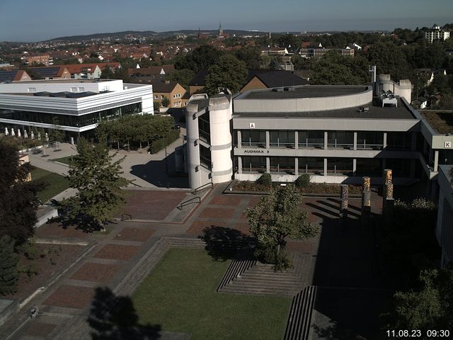 Foto der Webcam: Verwaltungsgebäude, Innenhof mit Audimax, Hörsaal-Gebäude 1